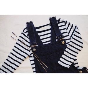 Undivided Distressed Shortalls / Size 6